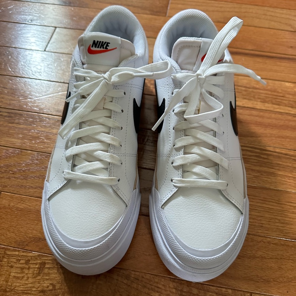 Nike Court Legacy Lift Sneakers